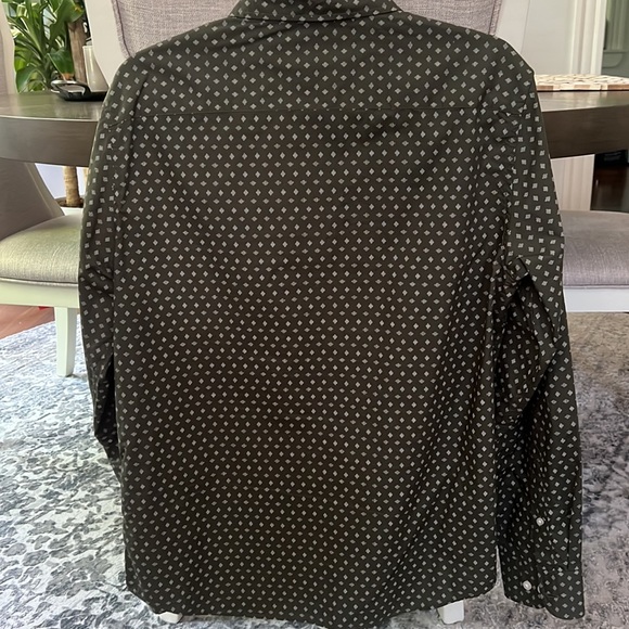 Banana Republic Slim Fit dress shirt. Size medium. Excellent condition. - Picture 3 of 5